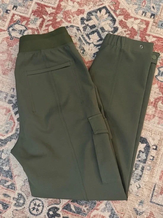 Athleta Endless High rise Cargo Pants - Aspen Olive - size 4 - Picture 6 of 6